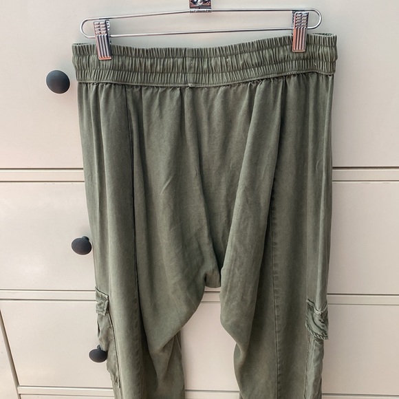 Size S Avec Les Filles faded green linen cargo drop crotch pants - Picture 4 of 4